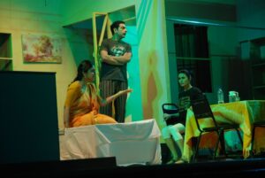 1. MNC Play-Bus Itna Sa Khwab 17.3.11-9