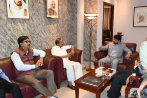 V.-Muraleedharan_s-Visit-to-India-Club-4